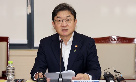 금융소비자보호 정책평가위 출범 회의 주재하는 이억원 위원장