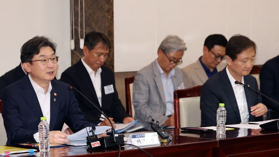 이억원 위원장, 금융소비자보호 정책평가위 출범 회의 주재