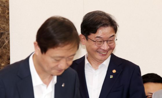 금융소비자보호 정책평가위 출범 회의 참석하는 이억원·이찬진