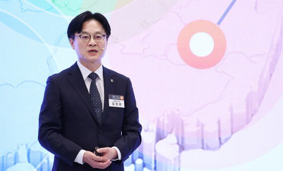3대 메가프로젝트 발표하는 김정관 장관