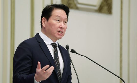 3대 메가프로젝트 투자계획 발표하는 최태원 회장