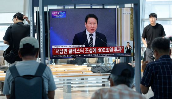 서남권 클러스터 투자 발표 지켜보는 광주시민들