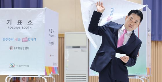 투표 마친 장동혁 대표