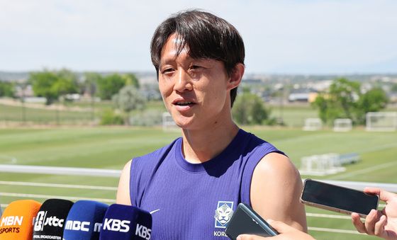 인터뷰하는 이재성