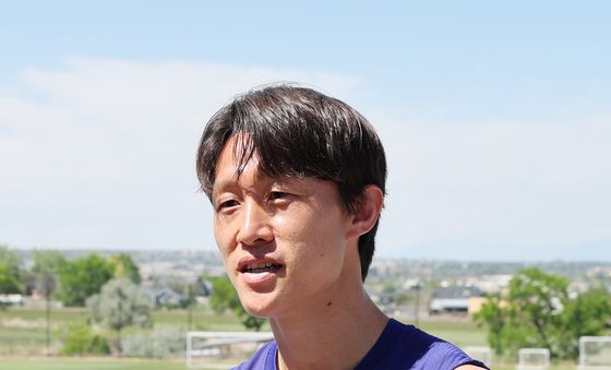 인터뷰하는 이재성