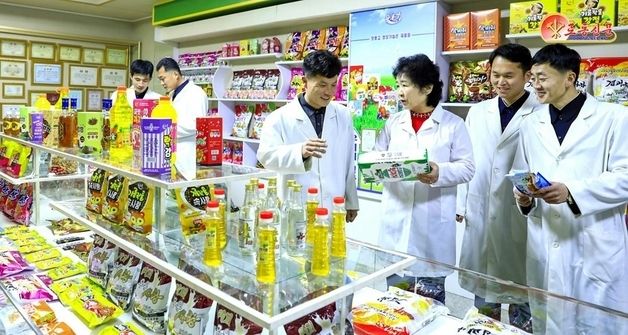 北 "새 제품 수십종 개발"…압록강종합식료공장 성과 부각