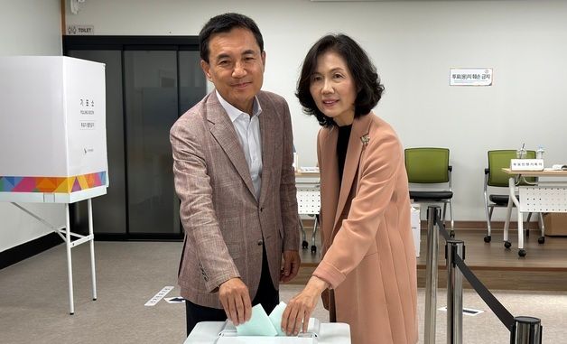 본 투표 하는 김진태 강원도지사 후보
