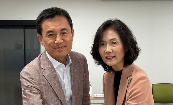 김진태 강원도지사 후보 '배우자와 한표 행사'