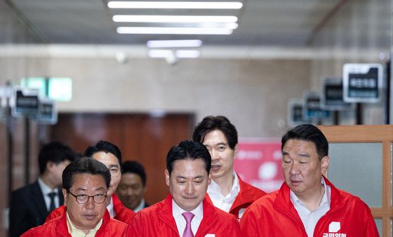 지선 디데이, 선대위 회의 참석하는 국민의힘