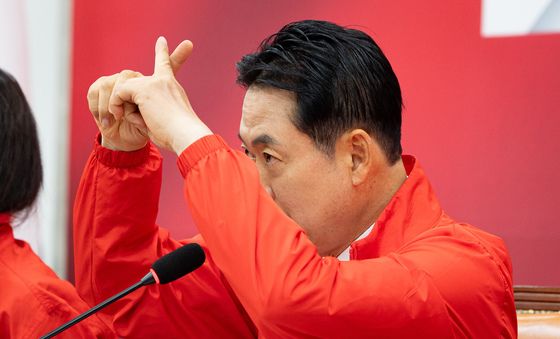 장동혁 대표 '에어컨 좀 꺼주세요'