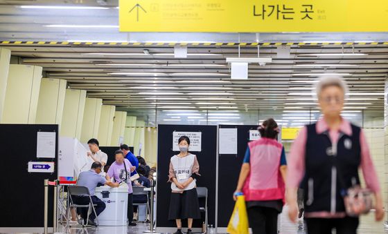 지역 이색투표소 '여기는 지하철역'