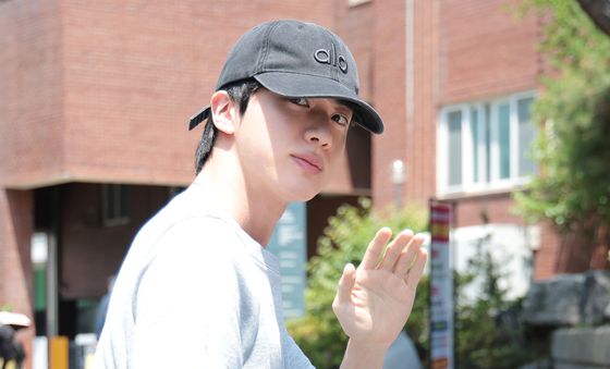 방탄소년단 진, 투표 잘 마쳤어요