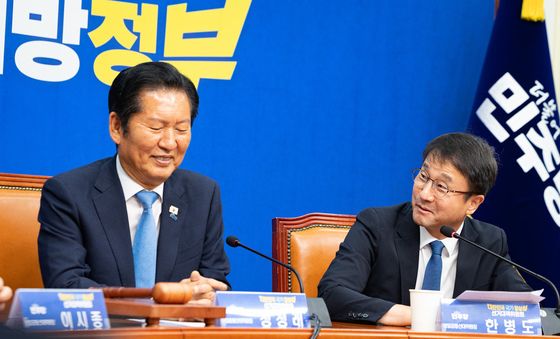 정청래 대표 생일 축하하는 한병도 원내대표