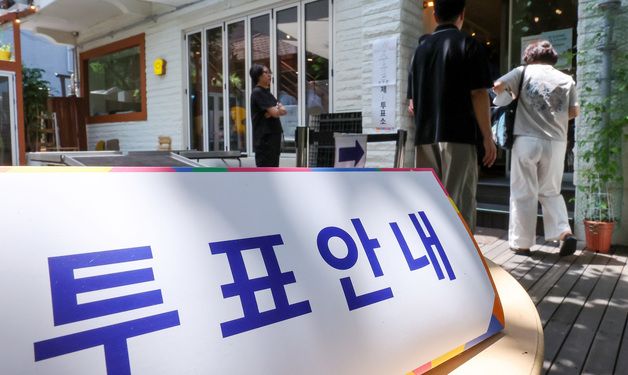 카페에 마련된 이색투표소