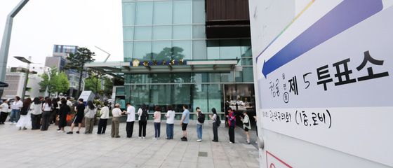 유권자 발길 이어져…오후 3시 투표율 51.9%