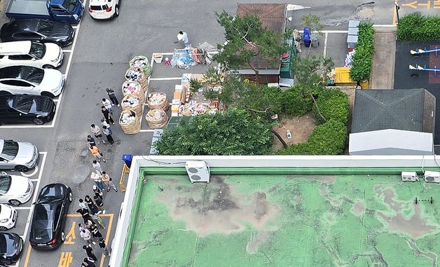 송파구 투표용지 부족…무한 대기 중인 유권자들