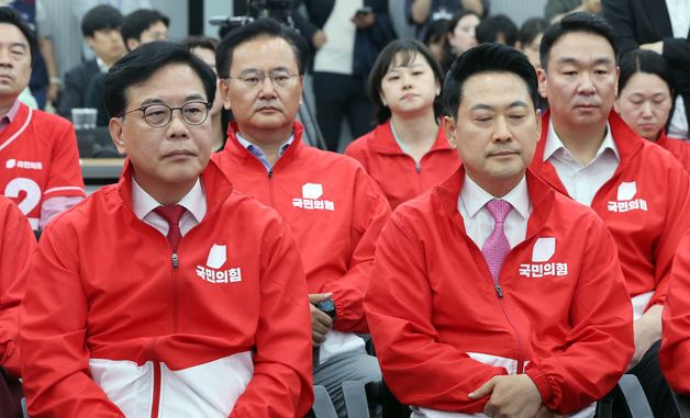 출구조사 결과에 눈감은 장동혁 대표