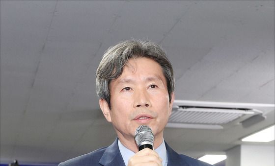 출구조사 결과 관련 발언하는 이인영 선대위원장