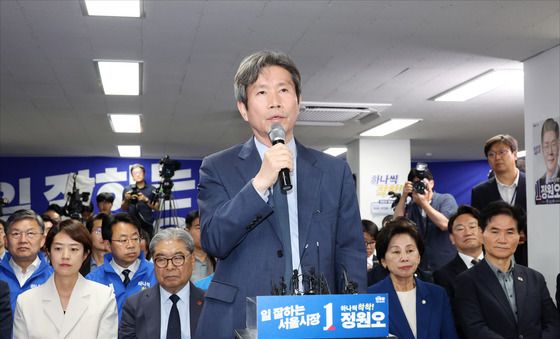 출구조사 결과 관련 발언하는 이인영 선대위원장