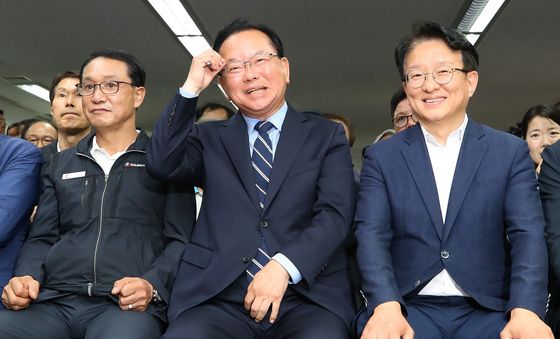 김부겸 '진땀나네'