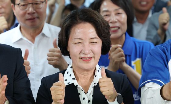 밝은 표정의 추미애 후보