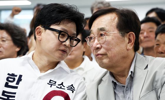 대화 나누는 한동훈·서병수