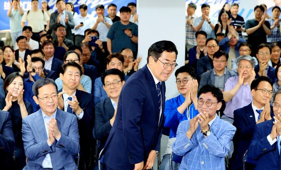 출구조사 '박찬대 우세'