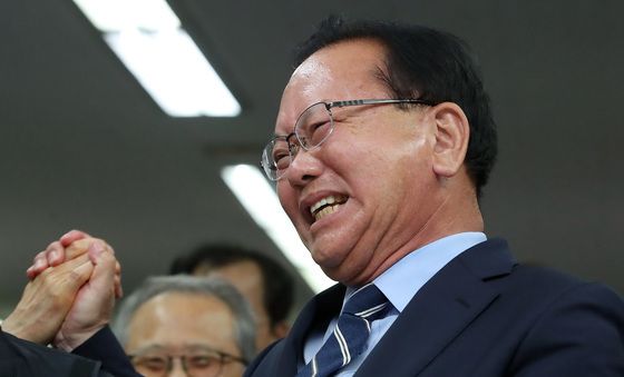 김부겸 '희망을 가지고'