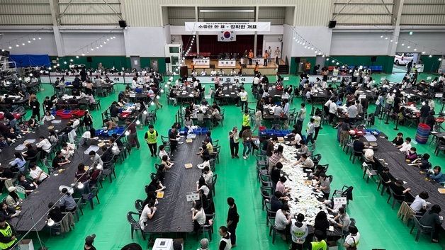 최남단 제주 서귀포서도 개표 시작