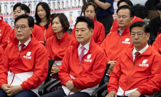 장동혁 대표 '굳은표정'