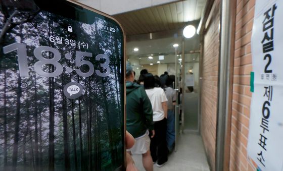 7시 가까워진 시간까지 계속되는 투표
