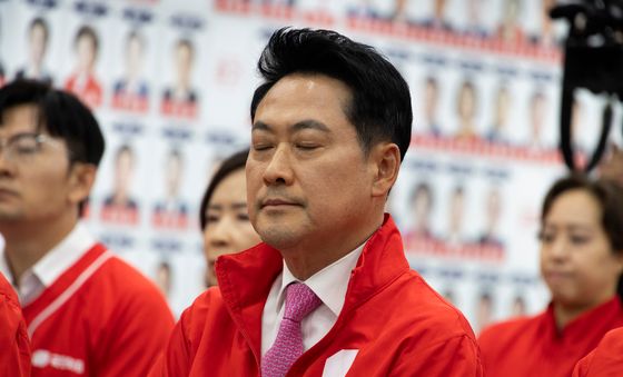 장동혁 대표 '굳은표정'
