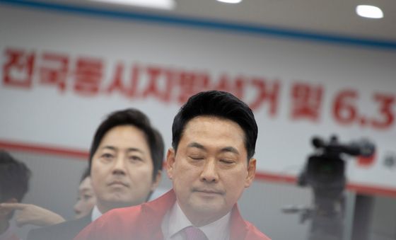 장동혁 대표 '굳은표정'