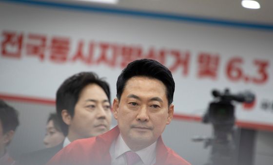 장동혁 대표 '굳은표정'