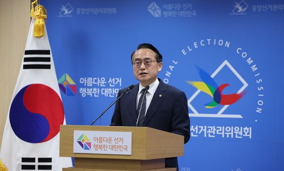 투표용지 부족 사태 관련 대국민 사과문 발표하는 허철훈 사무총장