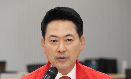 브리핑하는 장동혁 대표