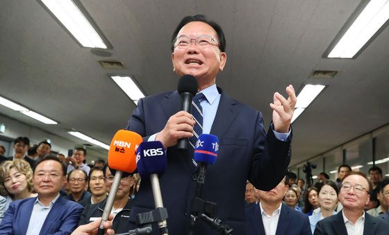지방선거 소감 밝히는 김부겸