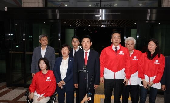 국민의힘, 중앙선관위 항의 방문