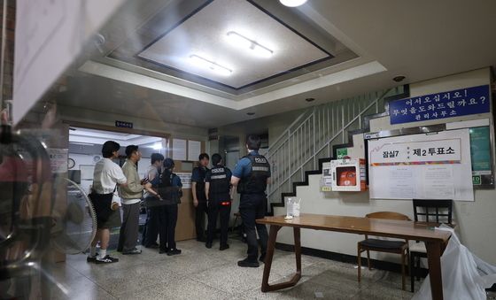 잠실7동 제2투표소 상황관리 들어간 경찰