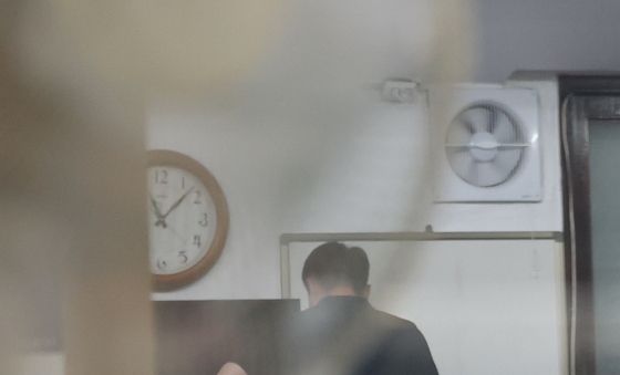 이송 지연되는 잠실7동 제2투표소