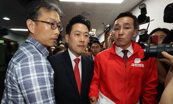 노태악 선관위원장실 향하는 장동혁