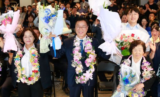 위성곤 민주당 제주지사 후보 '당선 확실'