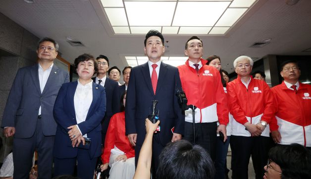노태악 선관위원장 면담 마친 뒤 발언하는 장동혁 대표