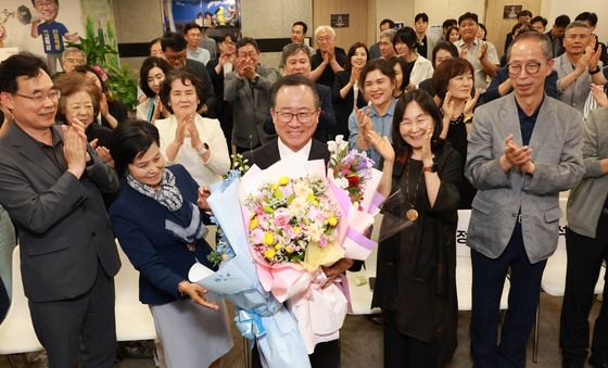'당선 확실' 김석준 후보