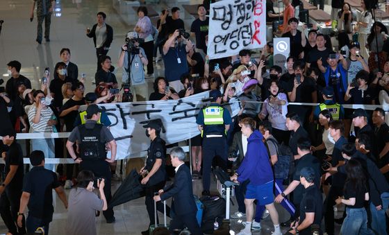 월드컵 최악 성적에 뿔난 축구팬들