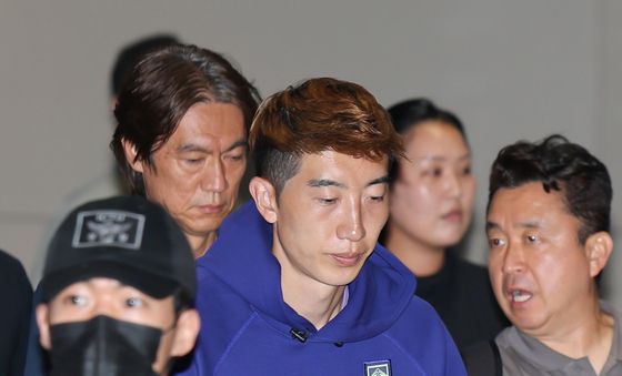 굳은 표정의 조현우