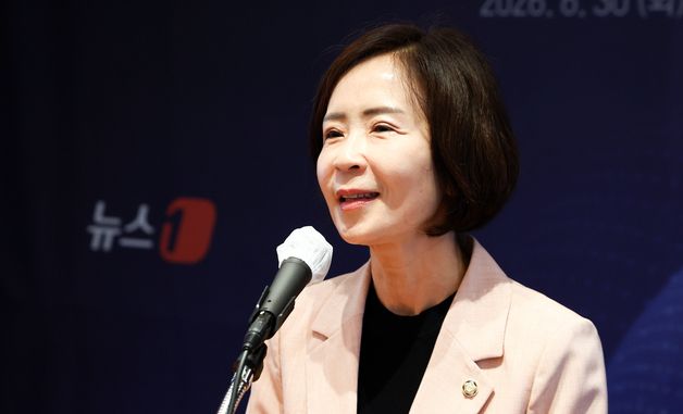 바이오리더스클럽 축사하는 최수진 의원