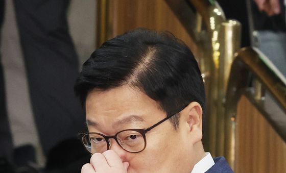회의 참석하는 정점식 원내대표