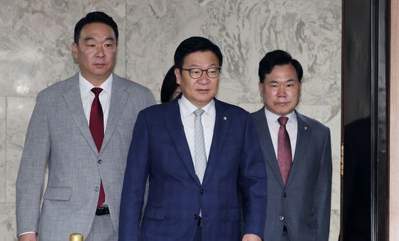 회의 참석하는 정점식 원내대표