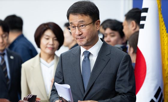 원내대책회의 참석하는 민주당 원내지도부